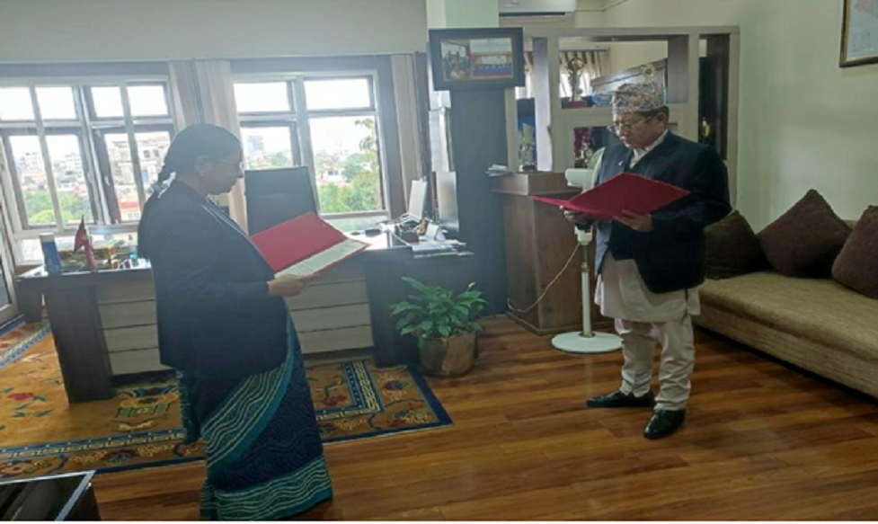 लुम्बिनी विकास बैंक लिमिटेडका नवनियुक्त अध्यक्षको शपथ ग्रहण
