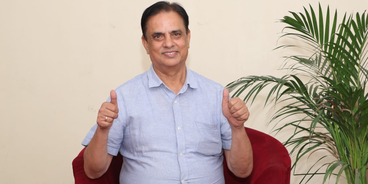 अभिनेता एकै किसिमको भूमिकामा सीमित हुनुहुँदैन : हरिवंश आचार्य