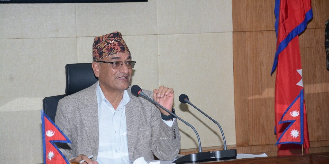 पत्रकारिता क्षेत्र लोकतन्त्रको वाहक र संरक्षक : गृहमन्त्री लेखक