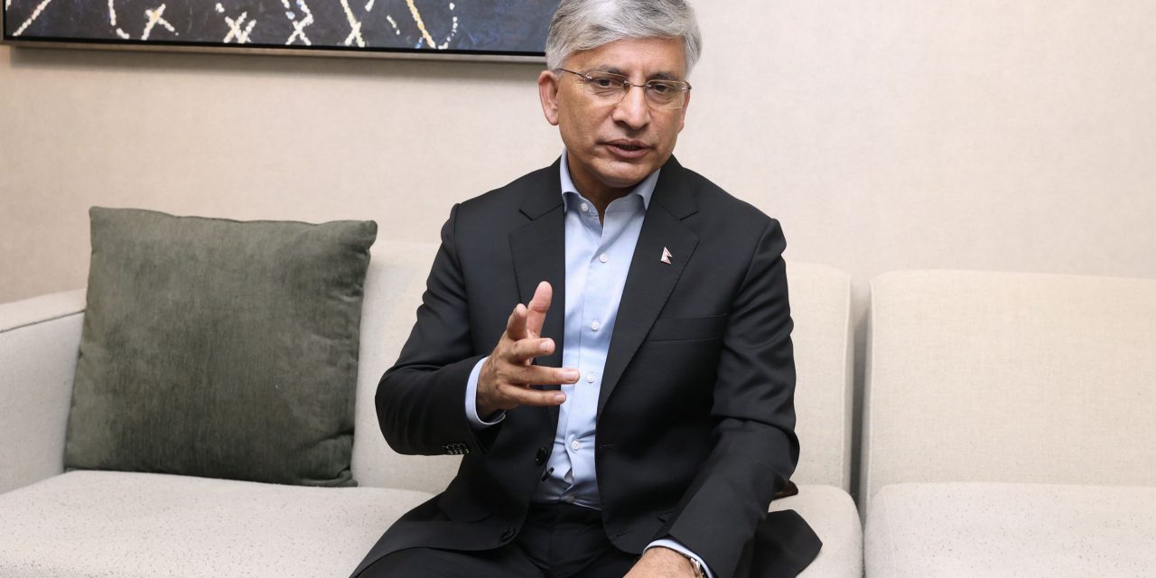 हितेन्द्रलाई विष्णु रिमालको सन्देश : ‘बलेको बत्तिमुनि बसेर बिजुली गयो भन्दैछन्’