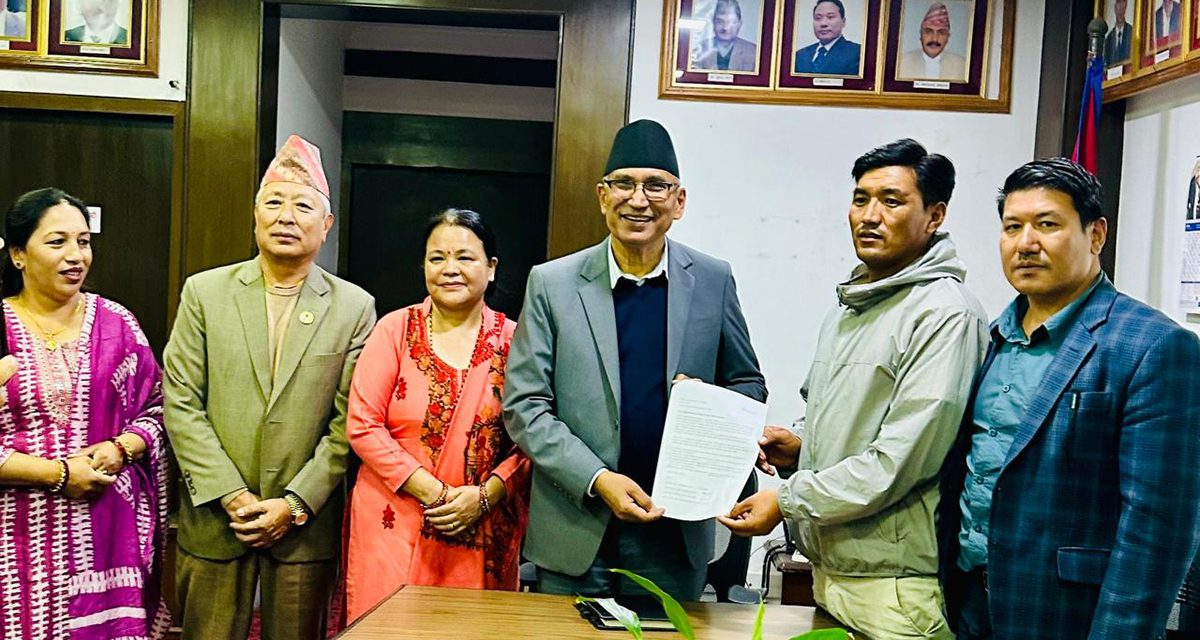 कागबेनी–कोरलानाकासम्म सडक कालोपत्रेको माग गर्दै अर्थमन्त्रीलाई ध्यानाकर्षण पत्र