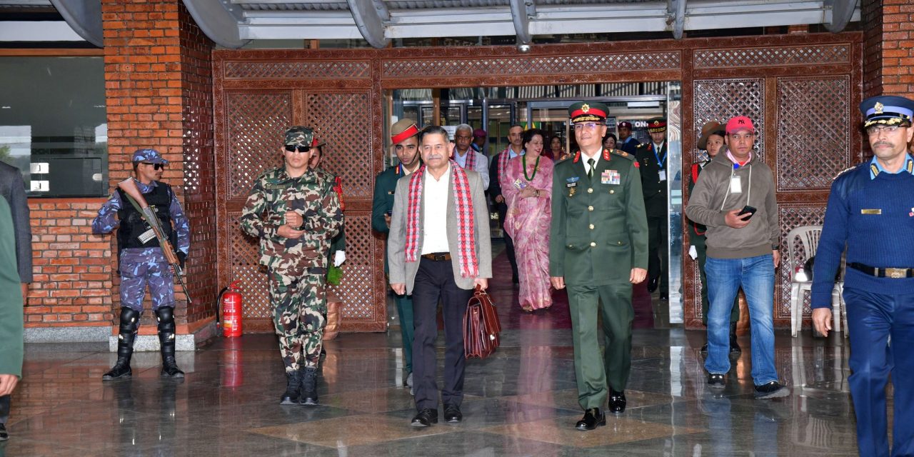 नेपाल आइपुगे भारतीय स्थल सेनाध्यक्ष द्विवेदी