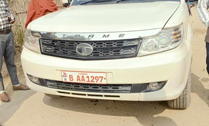 कपिलवस्तुमा चुनाव प्रचारमा हिडेको एमाले सांसद सवार गाडी स्थानियद्वारा नियन्त्रणमा