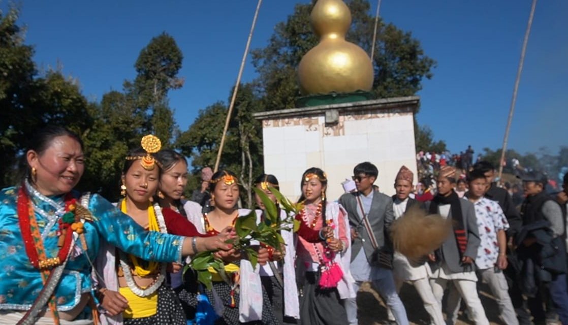 किरात समुदायको चाड ‘साकेला उधौली’ : तीन चुल्हाको पूजासहित साकेला सिली प्रदर्शन