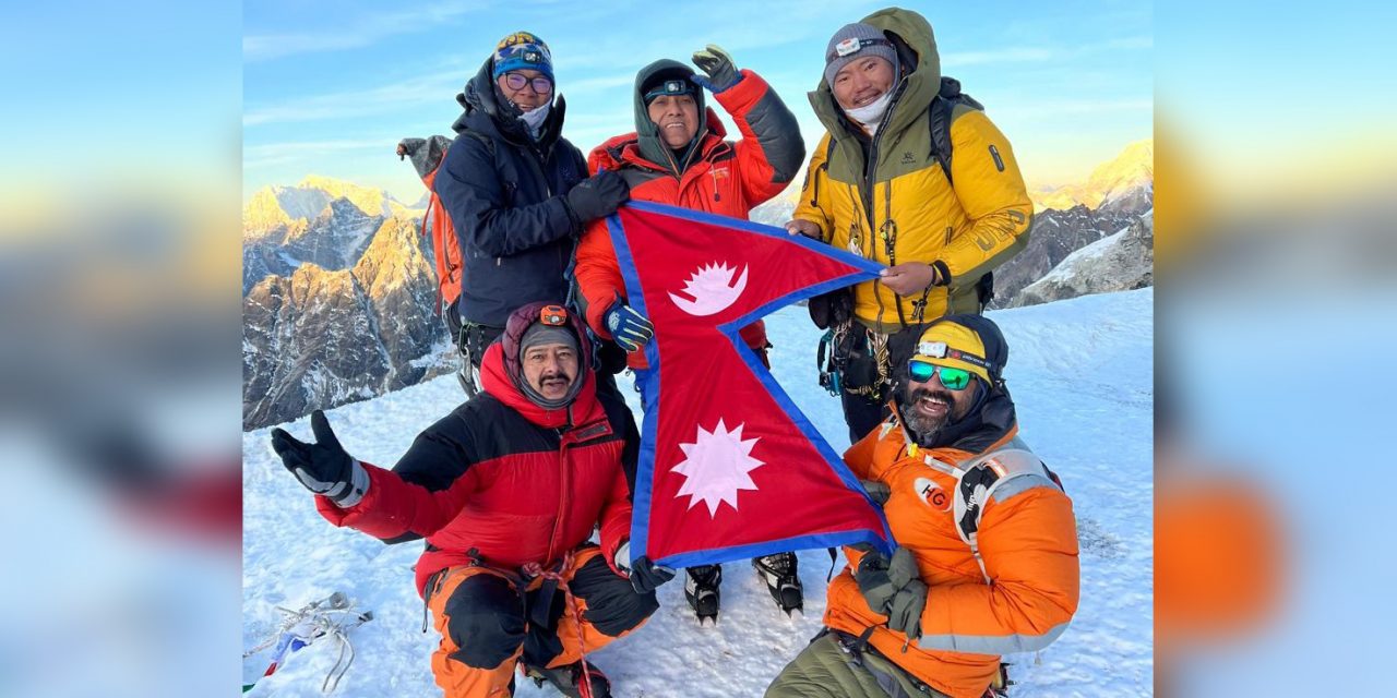 कांग्रेस महामन्त्री शर्मासहित पाँच युवाद्वारा लोबुचे हिमाल आरोहण