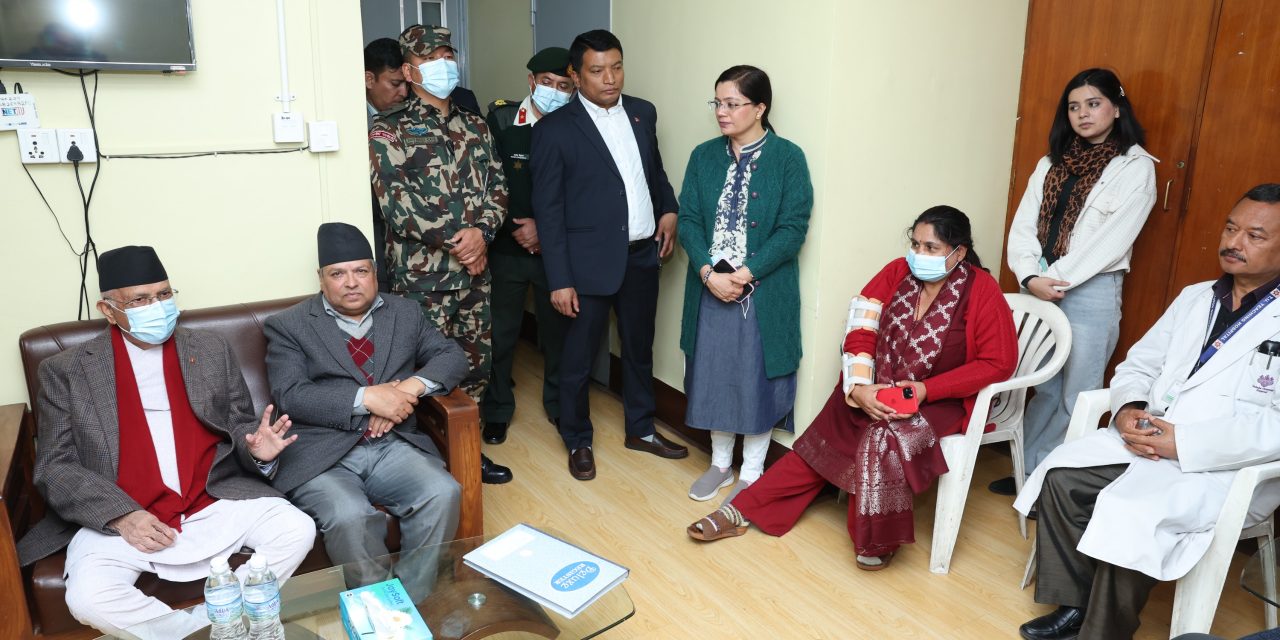 राष्ट्रपति पौडेलको स्वास्थ्य अवस्था बुझ्न प्रधानमन्त्री ओली अस्पतालमा