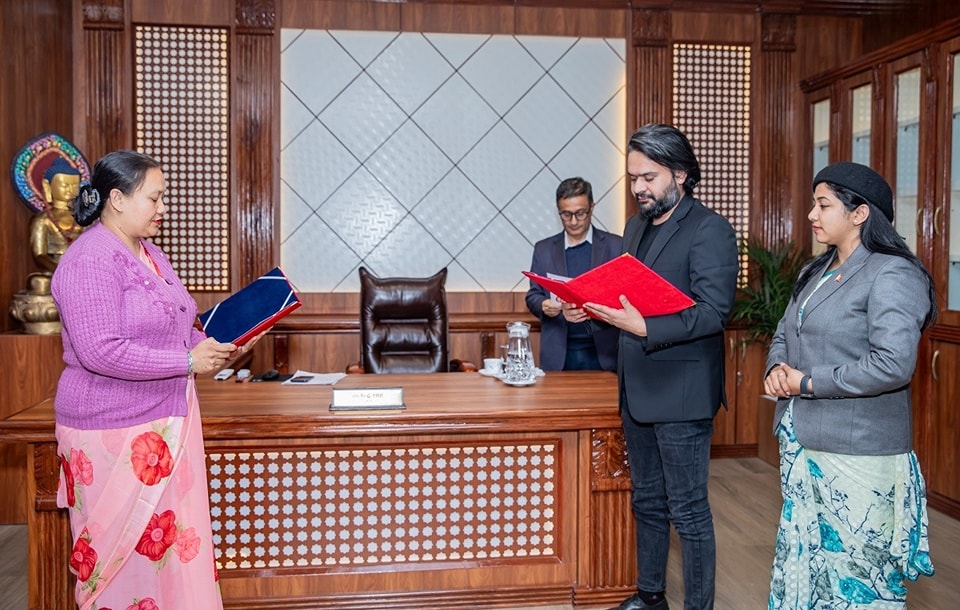 काठमाडौँ महानगर-१६ की नवनिर्वाचित वडाध्यक्ष श्रेष्ठद्वारा शपथ ग्रहण