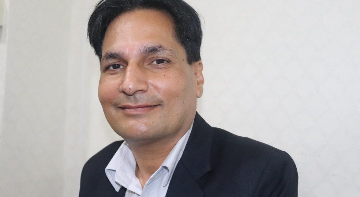 समाजसेवी पोखरेलको सक्रियतामा जेहन्दार विद्यार्थीलाई तीस लाख आर्थिक सहयोग 