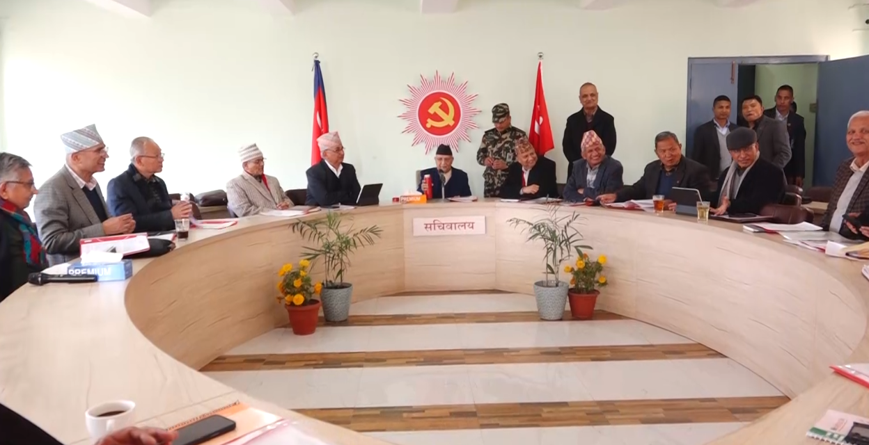अध्यक्ष ओलीको राजनीतिक प्रतिवेदन पारित गर्दै एमालेले भन्यो : रावलको आरोप औचित्यहीन