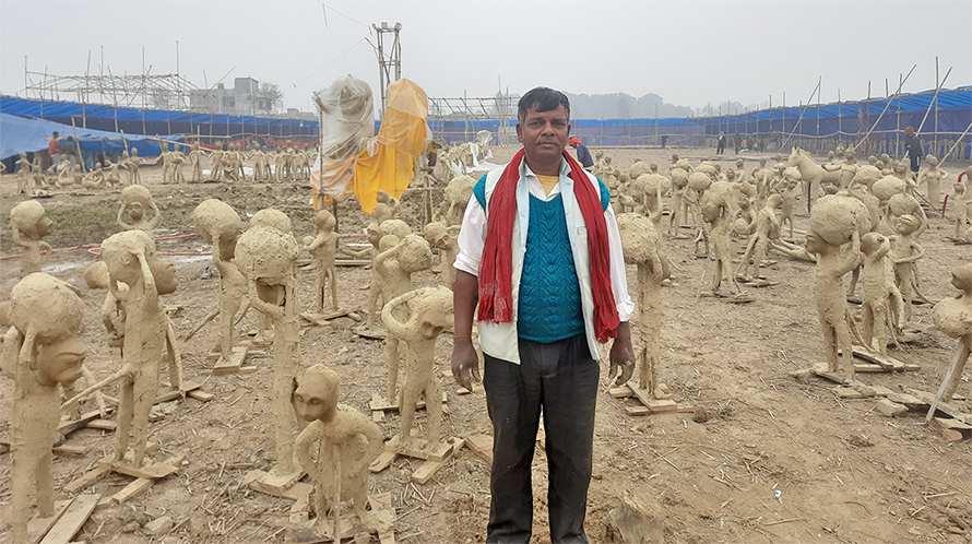 महायज्ञका लागि १०११ मूर्ति बनाई रहेका बलिराम पण्डित