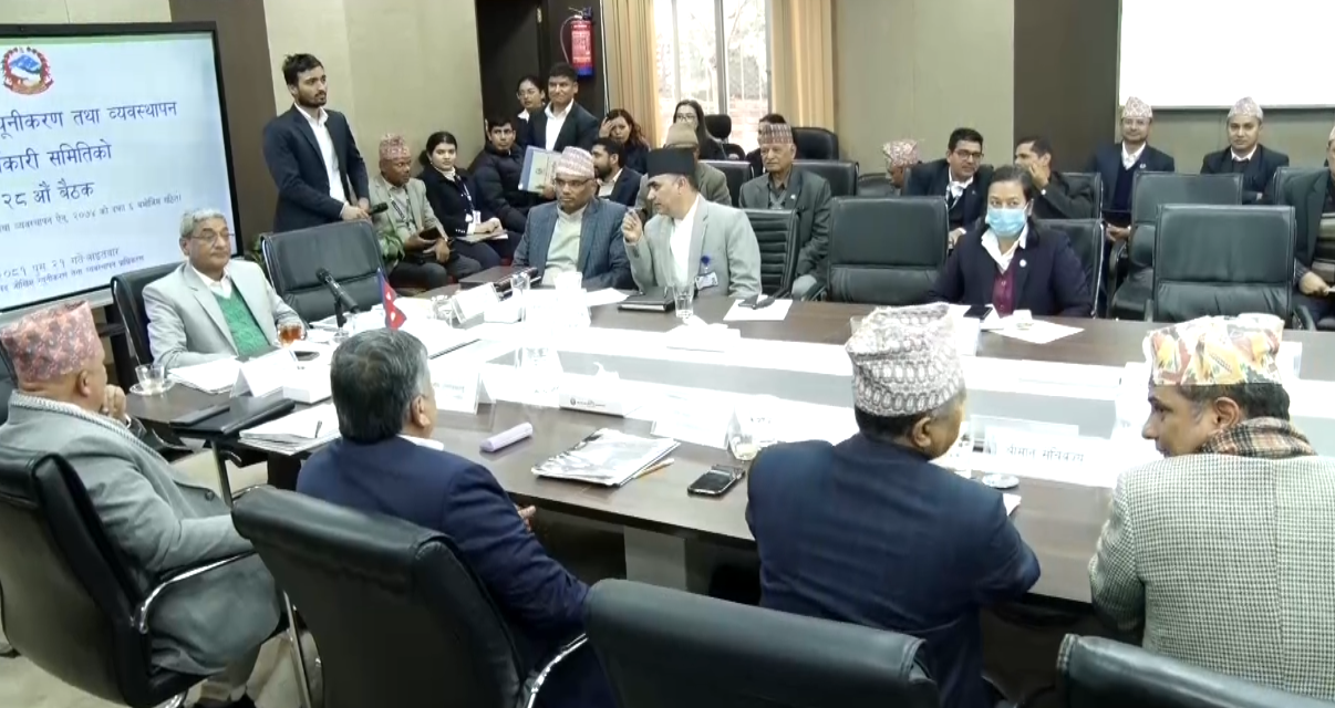 भूकम्प र बाढी पहिरोले क्षति भएका संरचनाको पुन:निर्माणलाई तीव्रता दिइने