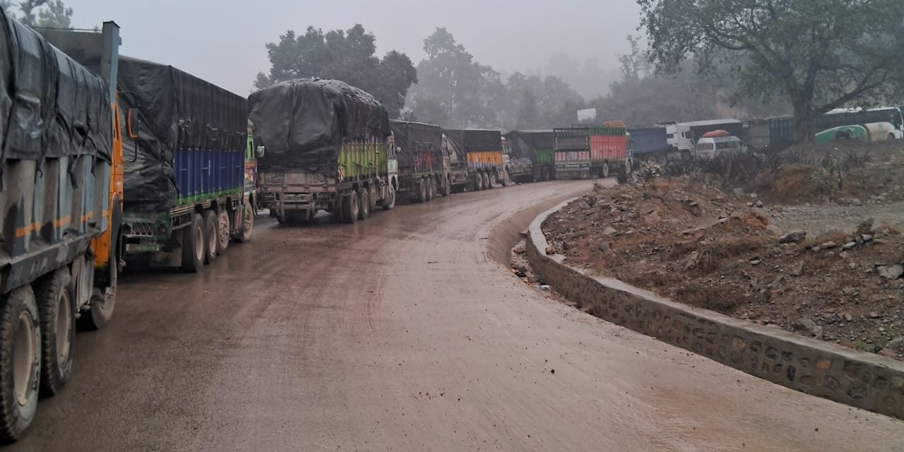 पूर्व–पश्चिम राजमार्ग अवरुद्ध