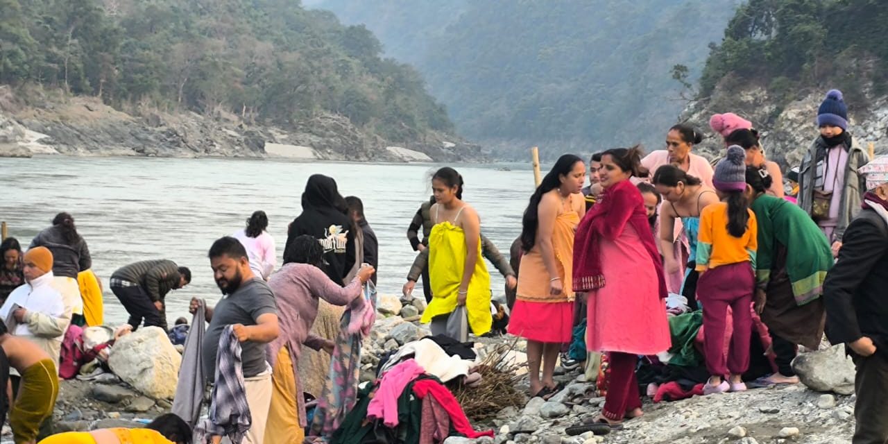 देशभरका त्रिवेणीधाम र धार्मिकस्थलमा मकर स्नान गर्नेको घुइँचो