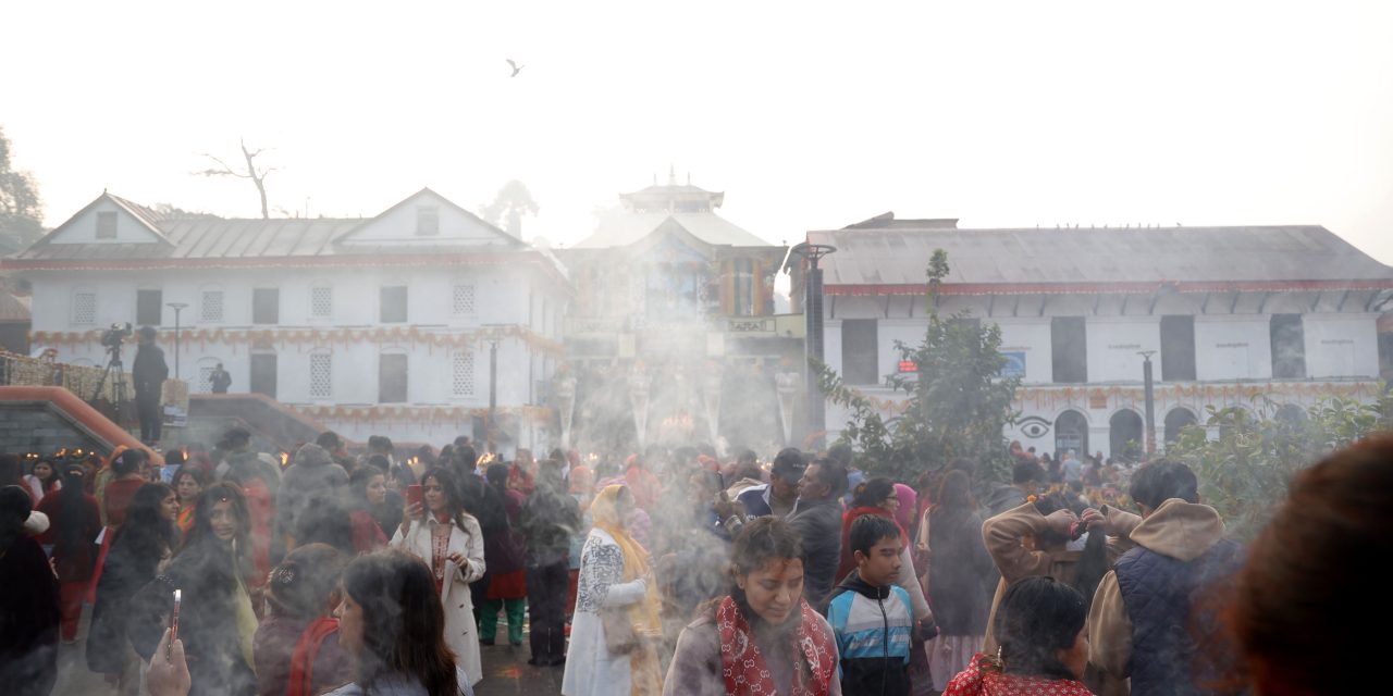 नयाँ वर्ष : पशुपतिनाथलगायत मन्दिरमा भक्तजनको चाप 