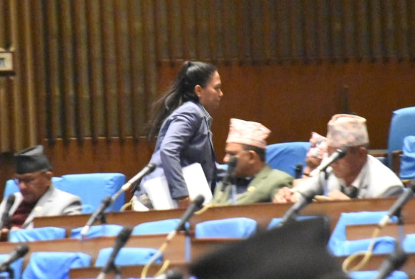 सभामुखले बोल्न समय नदिएपछि सदन छाडेर हिँडिन् रास्वपा सांसद सुमना