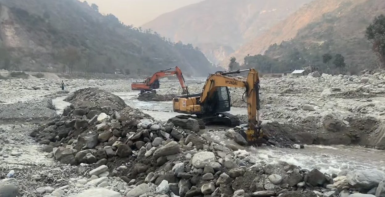 बाढीपहिरोले क्षतिग्रस्त बिपी राजमार्गको मर्मत तीव्र