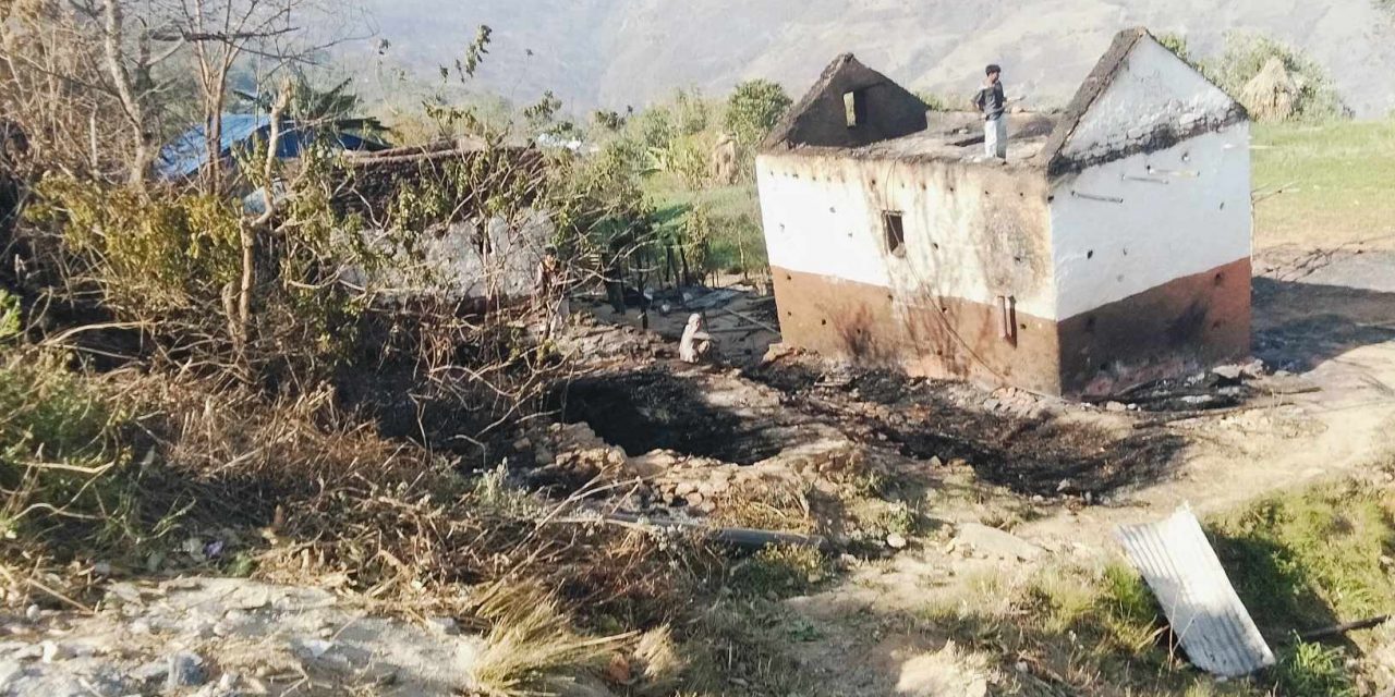 आगलागीबाट आठ घर, आठ पाली जलेर नष्ट