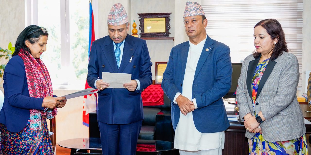 विद्युत् नियमन आयोगकी सदस्य भट्टराईद्वारा शपथ ग्रहण