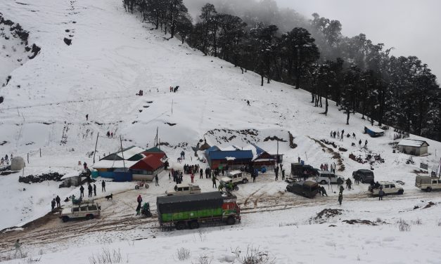 हिउँ खेल्न लोभिएका आन्तरिक पर्यटक रूकुम पूर्वमा