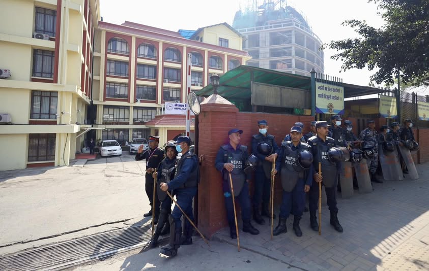 कुलमानलाई हटाएर विद्युत प्राधिकरण बाहिर सुरक्षा बढाउदैँ सरकार