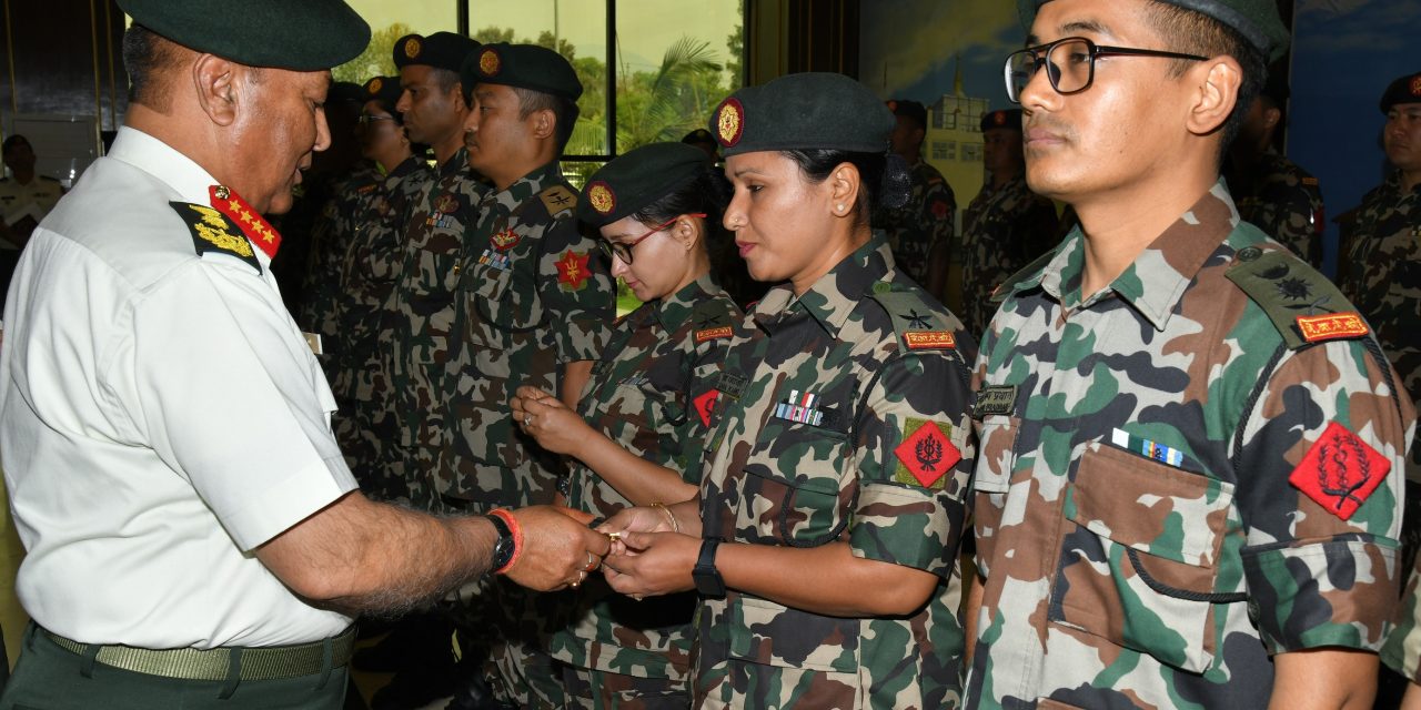 म्यानमारमा स्वास्थ्य सेवा प्रदान गरी स्वदेश फिर्ता भएका टोलीलाई जङ्गी अड्डामा सम्मान