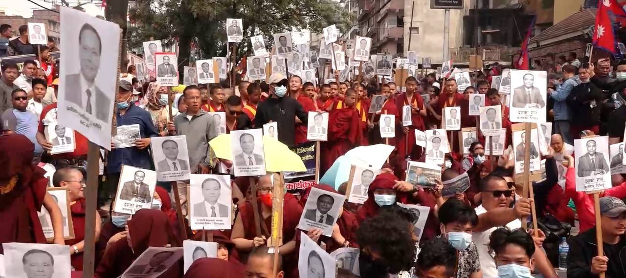 कुलमानको पक्षमा आज पनि प्रदर्शन, बिचौलियाको सेटिङमार्फत हटाएको आरोप