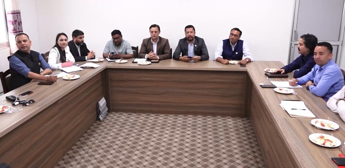 भिजिट भिसा प्रकरण : गृहमन्त्रीले मार्गप्रशस्त गर्नुपर्ने रास्वपाको अडान कायमै