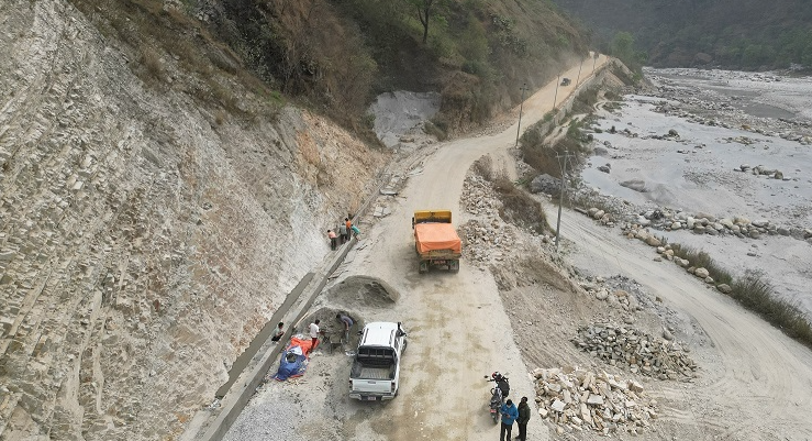बलेवा–मालढुङ्गा खण्ड स्तरोन्नति गरिँदै