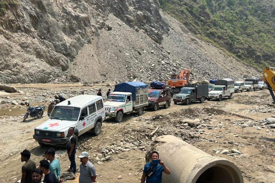 देशका पाँच मुख्य राजमार्ग अवरुद्ध, तीन राजमार्ग एकतर्फी सञ्चालनमा