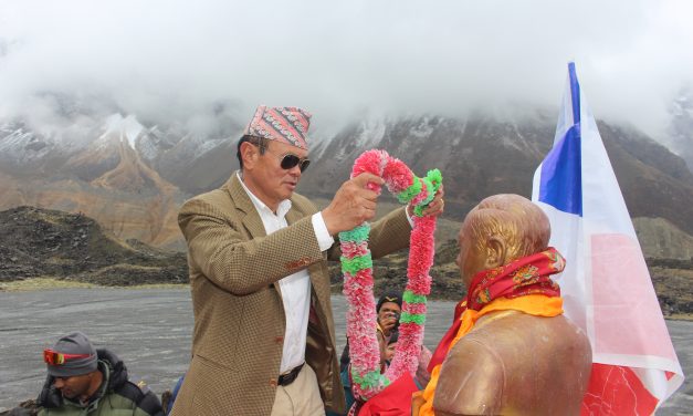 अन्नपूर्ण आधार शिविरमा प्रथम आरोहीको सालिक अनावरण