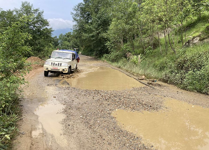 नौ वर्षमा पनि पूरा भएन मध्यपहाडी लोकमार्गको बागलुङ सडकखण्ड