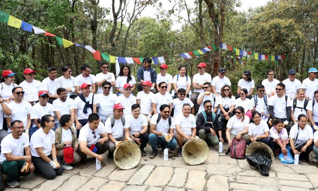 ग्लोबल आइएमई बैंकद्वारा प्लाष्टिक फोहोर संकलनसहित हाइकिङ कार्यक्रम आयोजना