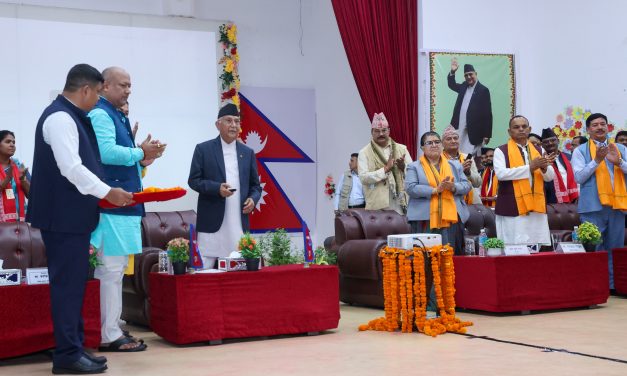 सुनकोशी मरिन डाइभर्सन समयमा सम्पन्न नभए ठेक्का तोड्ने प्रधानमन्त्रीको चेतावनी