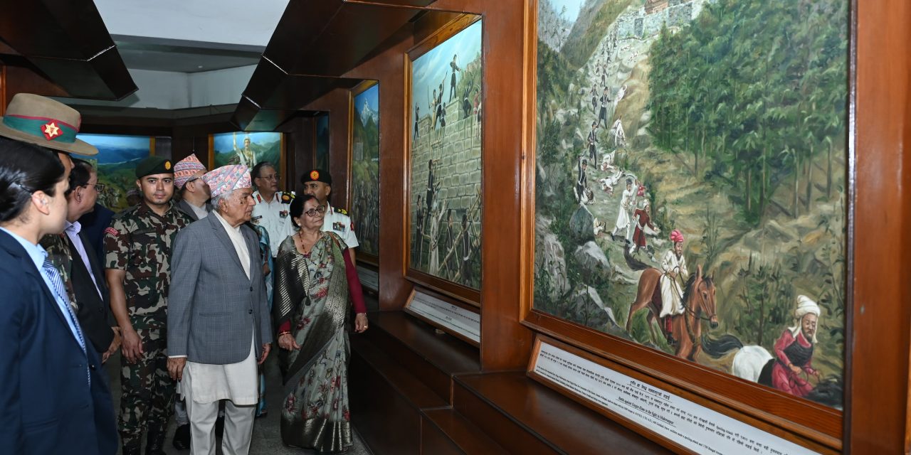 राष्ट्रपति पौडेलद्वारा राष्ट्रिय तथा सैनिक सङ्ग्रहालयको अवलोकन